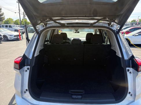 Used 2025 Nissan Rogue SV FWD image 33