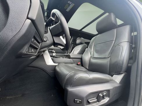 Used 2023 Toyota Tundra Platinum w/ Advanced Package AWD/4WD image 10