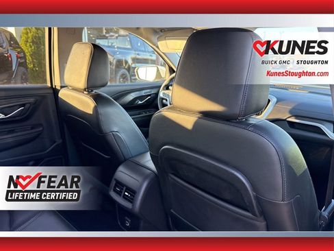Used 2024 GMC Terrain SLT image 45