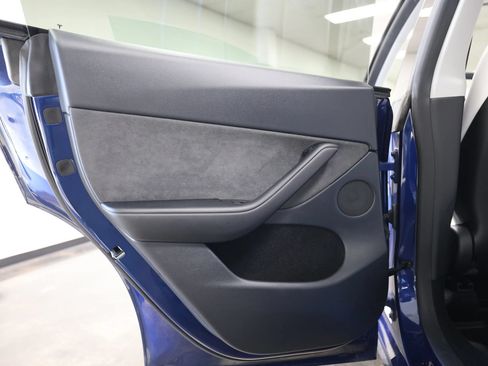 Used 2023 Tesla Model Y Long Range AWD/4WD image 46
