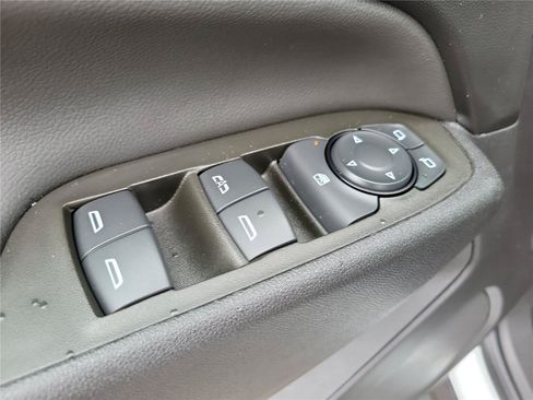 Used 2024 Chevrolet Equinox LT FWD image 23