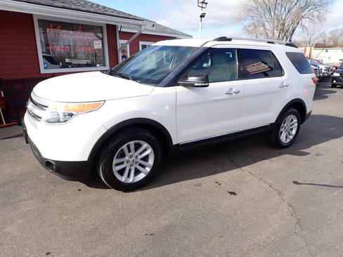 Used 2015 Ford Explorer XLT w/ Equipment Group 202A image 3