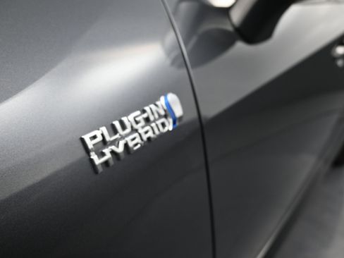 Used 2023 Toyota RAV4 SE w/ Weather & Moonroof Package image 39