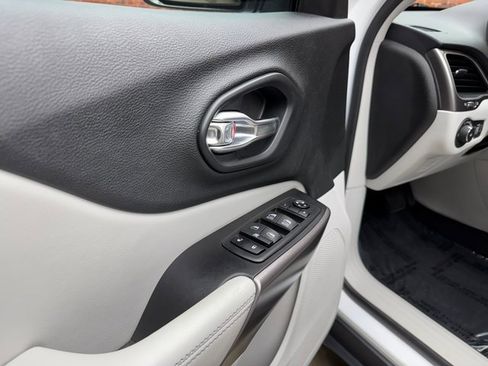 Used 2020 Jeep Cherokee Latitude Plus w/ Cold Weather Group image 11