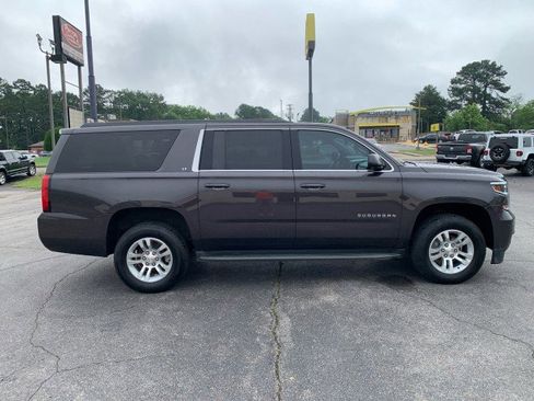 Used 2015 Chevrolet Suburban LT RWD image 4