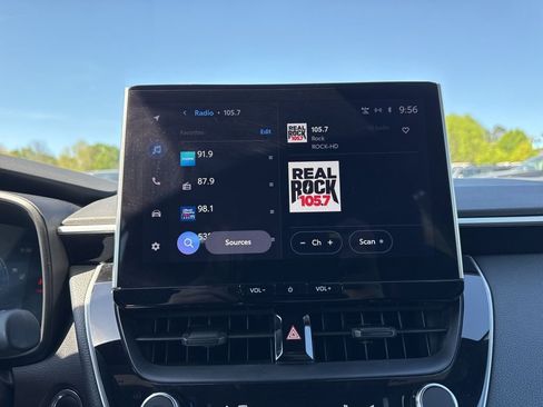 Used 2025 Toyota Corolla SE w/ SE Premium Package image 17