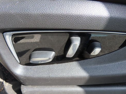 Used 2020 Cadillac Escalade ESV Premium Luxury image 23