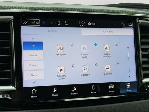 Used 2024 Chrysler Pacifica Touring-L FWD image 18