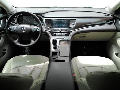 Used 2017 Buick LaCrosse Essence FWD image 3