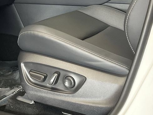 Used 2026 Toyota Crown Platinum AWD/4WD image 13