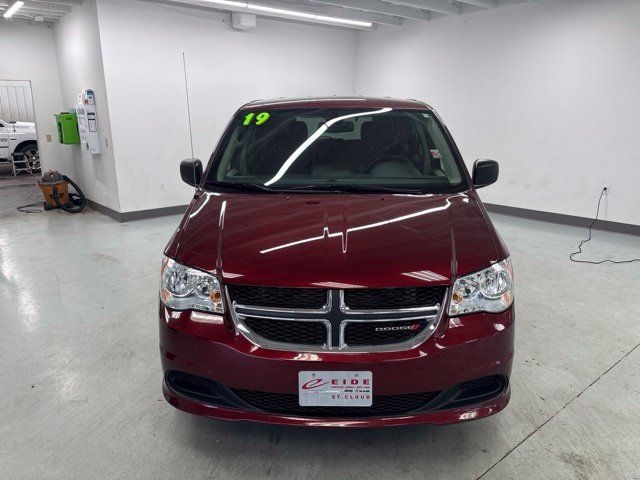 Used 2019 Dodge Grand Caravan SE w/ UConnect Hands-Free Group FWD image 2
