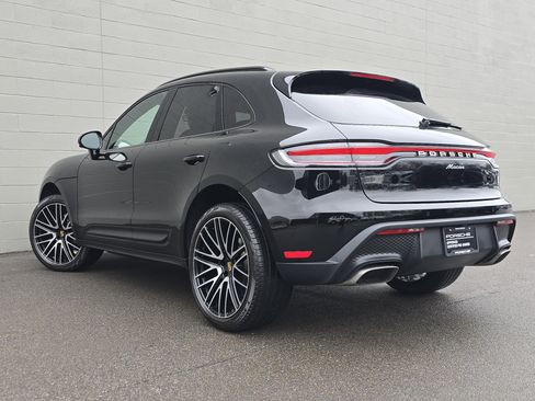 Certified 2025 Porsche Macan image 3