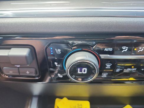 Certified 2023 Chevrolet Silverado 1500 High Country w/ Technology Package AWD/4WD image 20