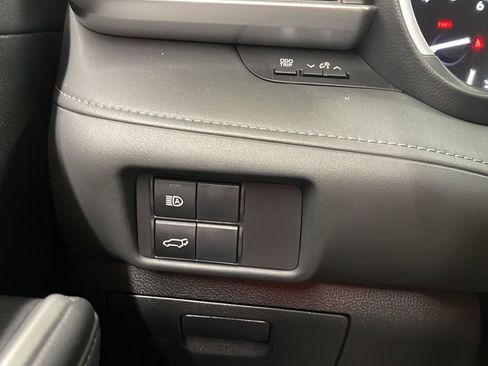 Used 2022 Toyota Highlander XLE image 14