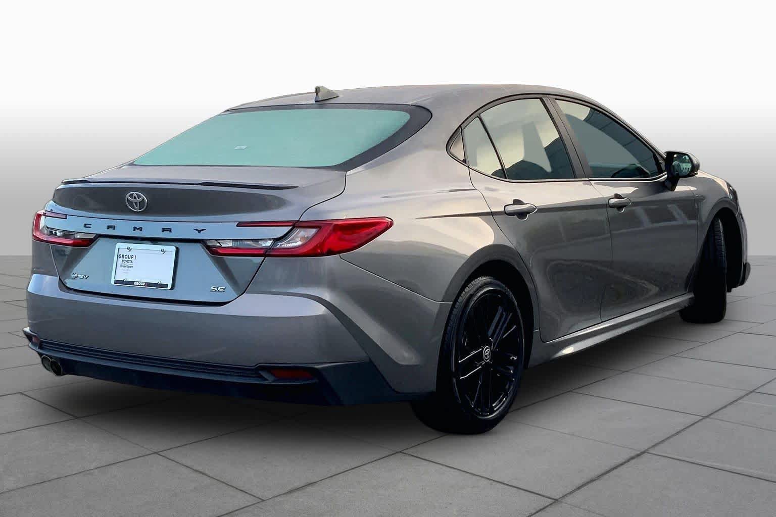 Used 2025 Toyota Camry SE FWD image 12