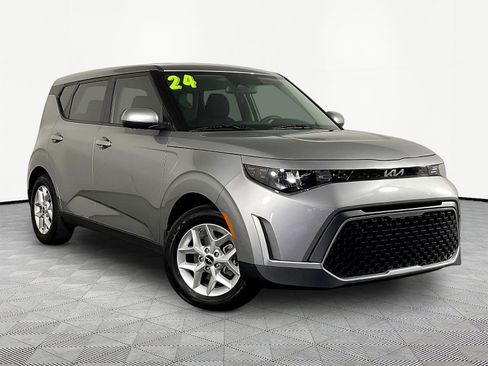 Used 2024 Kia Soul LX w/ Option Group 015 FWD image 3