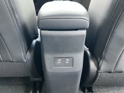 New 2025 Nissan Kicks SR image 15