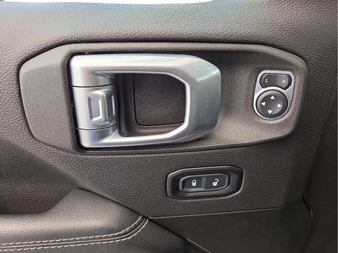 Used 2022 Jeep Wrangler Unlimited Sahara w/ Cold Weather Group image 13