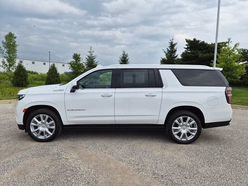 Used 2021 Chevrolet Suburban High Country w/ Premium Package AWD/4WD image 8