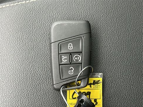 Used 2023 Volkswagen Taos SE w/ Panoramic Sunroof Package image 34