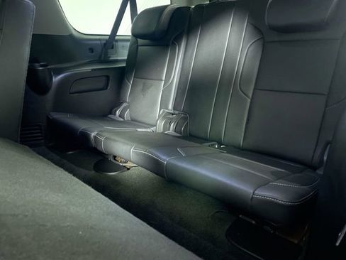 Used 2017 Chevrolet Suburban LT image 24