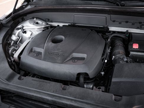 Used 2020 Volvo XC60 T6 Momentum image 35