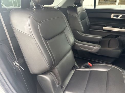 Used 2023 Ford Explorer XLT w/ Equipment Group 202A RWD image 30