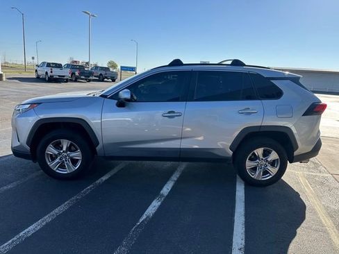 Used 2022 Toyota RAV4 XLE image 4