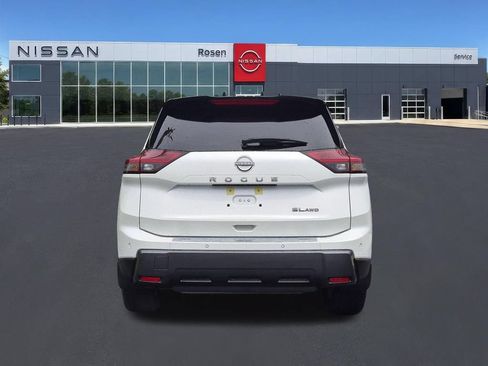 Used 2025 Nissan Rogue SL w/ Tech Package AWD/4WD image 4