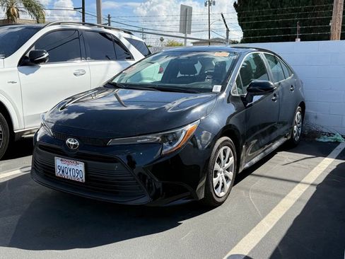 Used 2025 Toyota Corolla LE image 2