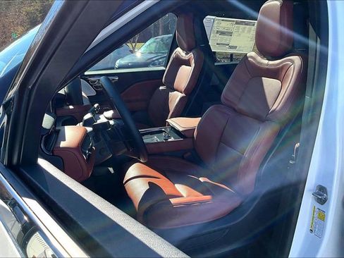 New 2026 Lincoln Aviator Reserve w/ Luxury Package image 9