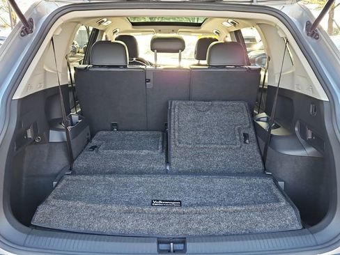 Used 2023 Volkswagen Tiguan SE w/ Panoramic Sunroof Package image 17