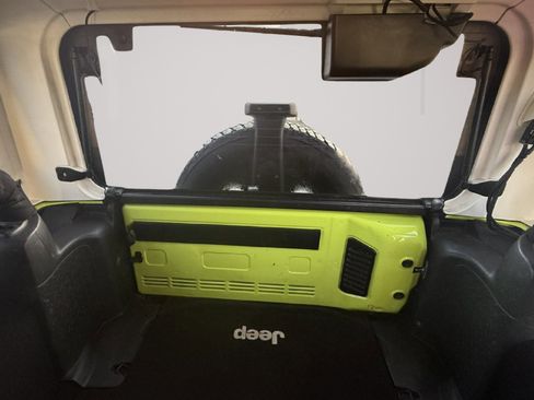 Used 2016 Jeep Wrangler Unlimited Sahara w/ Connectivity Group image 28