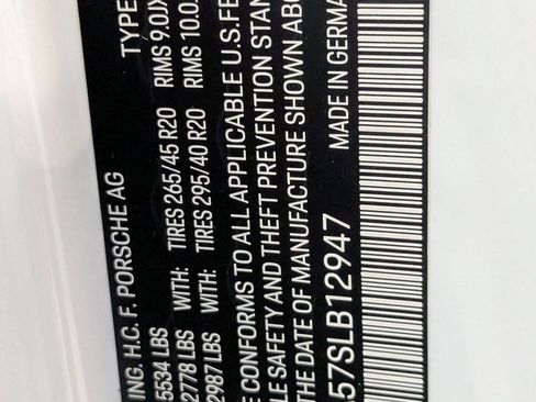 Certified 2025 Porsche Macan image 30