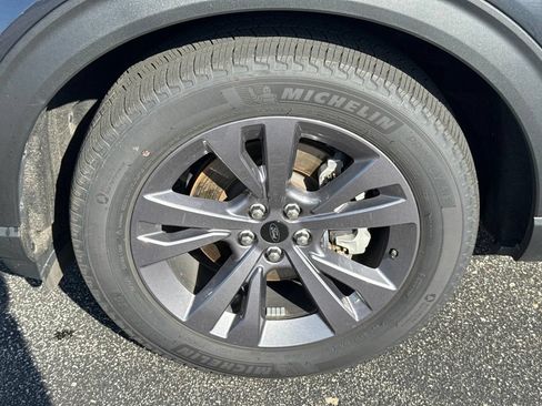 Used 2023 Ford Explorer XLT w/ Equipment Group 202A AWD/4WD image 14