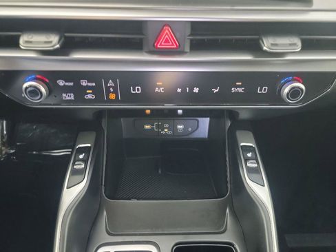 Certified 2025 Kia Sorento EX image 30