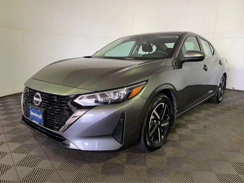 Used 2025 Nissan Sentra SV image 3