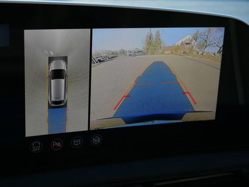 Used 2025 Cadillac Optiq Sport 2 w/ LPO, ONYX Package image 26