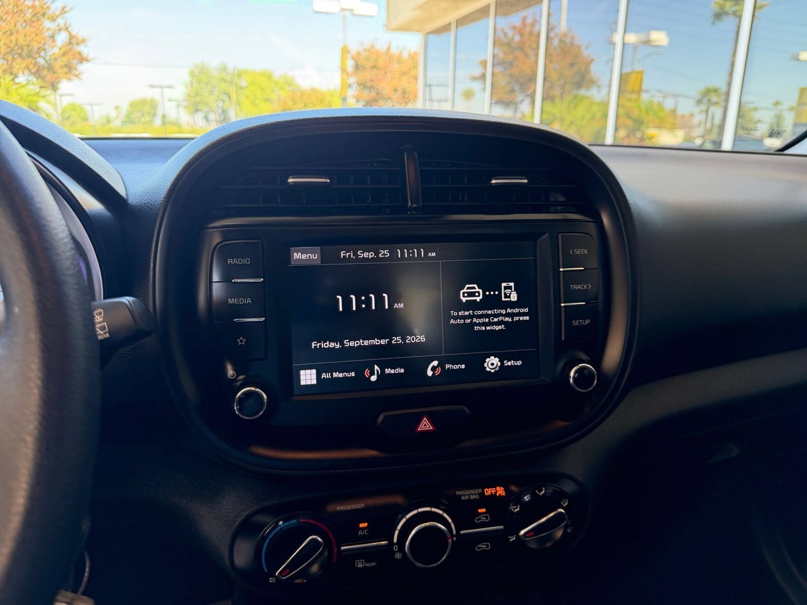 Used 2025 Kia Soul LX w/ LX Technology Package FWD image 19