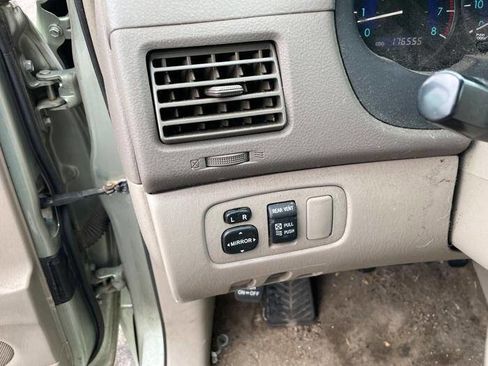 Used 2009 Toyota Sienna CE image 30