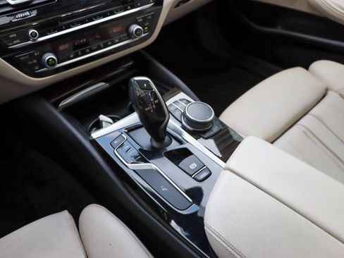 Used 2017 BMW 540i xDrive image 41