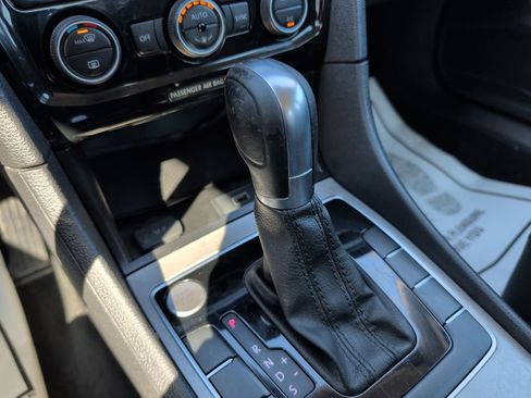 Used 2020 Volkswagen Passat 2.0T SE image 15