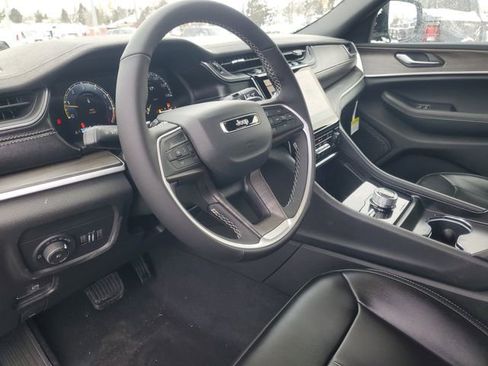 New 2025 Jeep Grand Cherokee Limited image 11