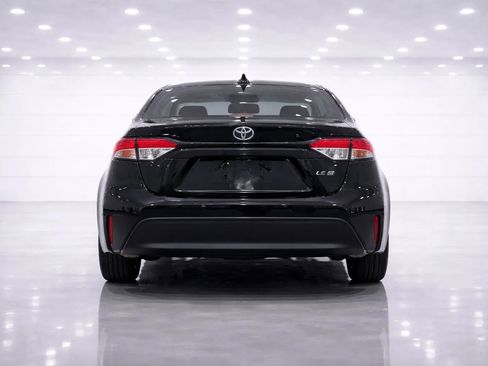 Used 2023 Toyota Corolla LE image 4