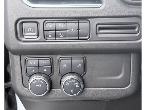 Used 2022 Chevrolet Tahoe Z71 w/ Z71 Off-Road Package image 13