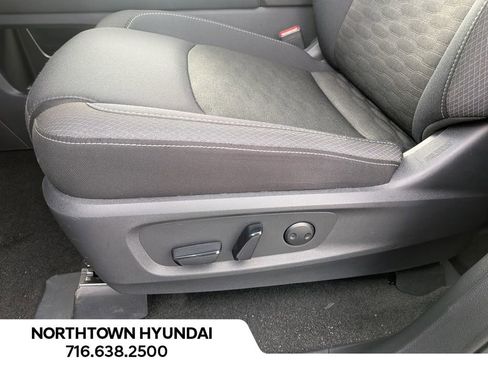 Used 2025 Nissan Pathfinder SV image 28
