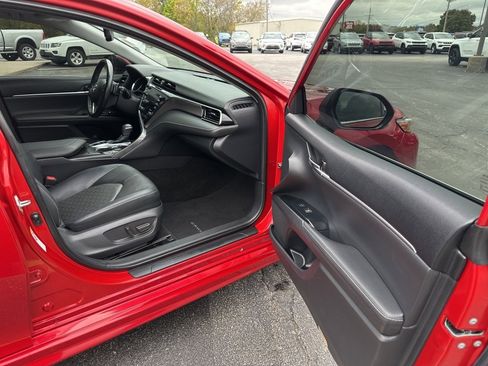 Used 2019 Toyota Camry XSE image 17