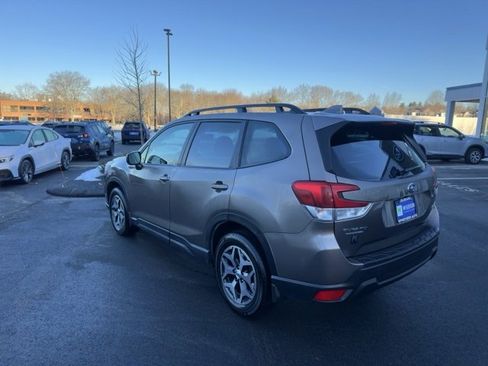 Used 2023 Subaru Forester Premium image 8