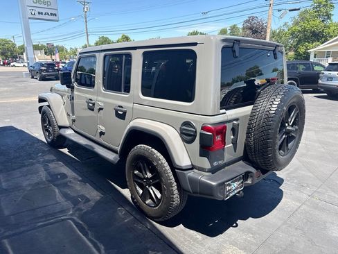 Used 2020 Jeep Wrangler Unlimited Sahara AWD/4WD image 5