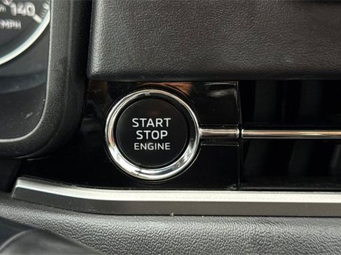 Used 2024 Mitsubishi Outlander SE image 26